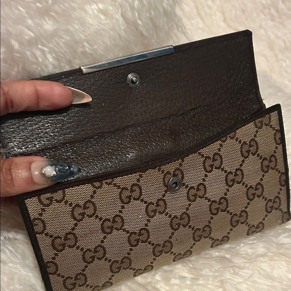 Gucci Beige and Brown Monogram Wallet - Picture 10 of 11